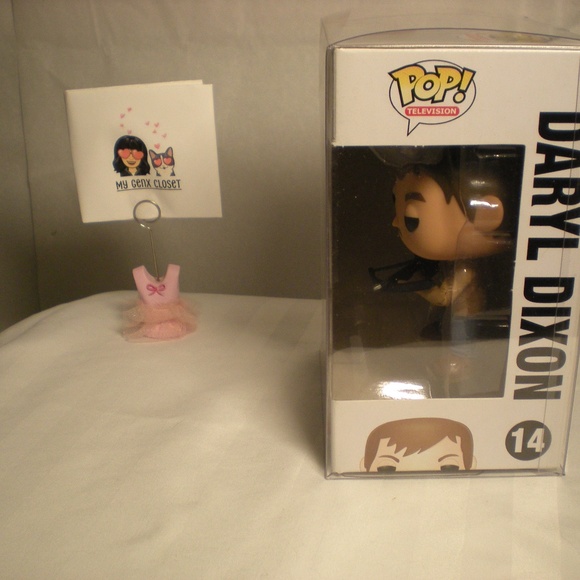 πΉπ§ββοΈ The Walking Dead β Season 1 Daryl Dixon POP! (2012 Release) π§ββοΈπΉ - Picture 2 of 5